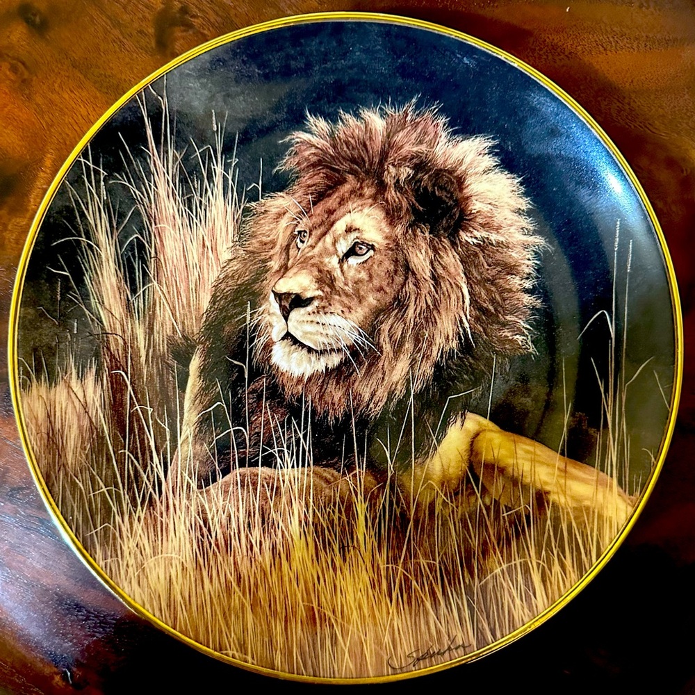 The Franklin Mint King of the Jungle by Peter Skirka signed